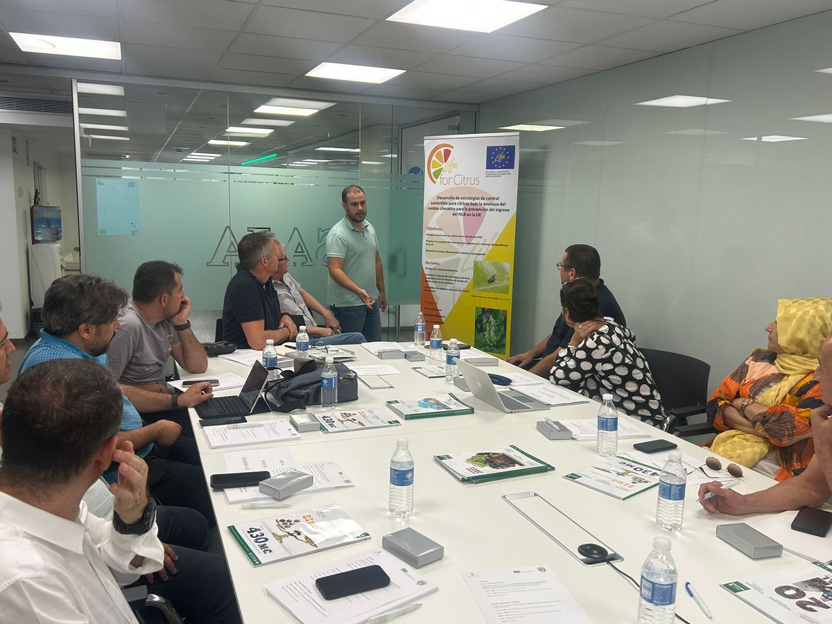 Interesante visita  de una delegación de turcos, alemanes, holandeses que han visitado a nuestro socio <a href="/AsajaNacional/">Asaja Nacional</a> en el marco de #Erasmus+KA2 #Rationalization... 
Les hemos contado el trabajo que estamos realizando en el proyecto #LifeVidaForCitrus
<a href="/EUErasmusPlus/">Erasmus+</a>