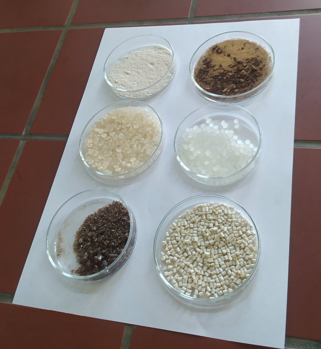 NanoCompAs's tweet photo. Novel filter media for the removal of arsenic from groundwater - synthesized and awaiting characterisation @fondzanauku_rs #fondzanauku #NanoCompAs #zeleniprogram https://t.co/H7aatBTLxq
