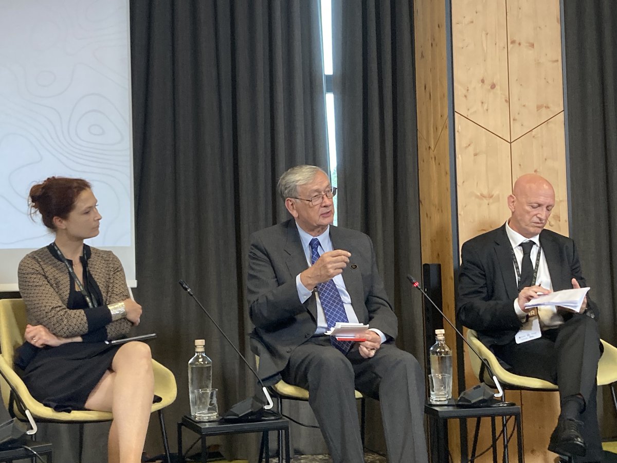 The former president of Solvenia, @_DaniloTurk called for political solutions to water crises. 'Classical diplomacy reaches its limits when dealing with transboundary water crises.' #BSF2023 #bledstrategicforum