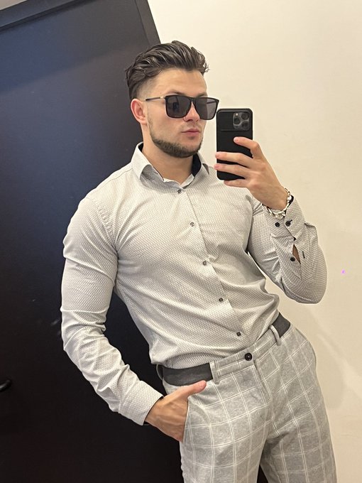 dressed up so you can rip em off?🤷🏻&zwj;♂️🤭 https://t.co/rNnSIs4q4V