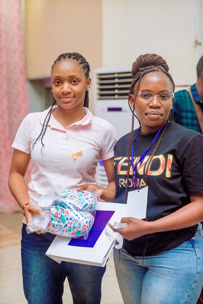 Remise des prix de notre grand jeu Tombola🔥
Grand merci à tous nos partenaires qui ont très généreusement répondu présent à notre appel🙏🏾
#Elixir #facmed #Unikin