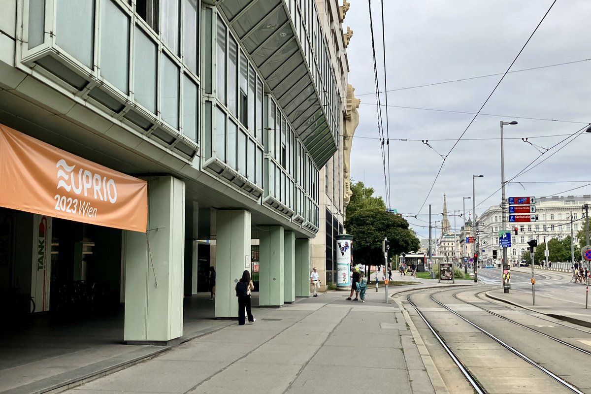 UdAndorra's tweet photo. Els responsables de comunicació de les universitats europees, també de la @UdAndorra, reunits a l’#EUPRIO2023 a la @tu_wien.
Fotos: @CaroGrand i @ubertrana. https://t.co/KM0QYjWZNn