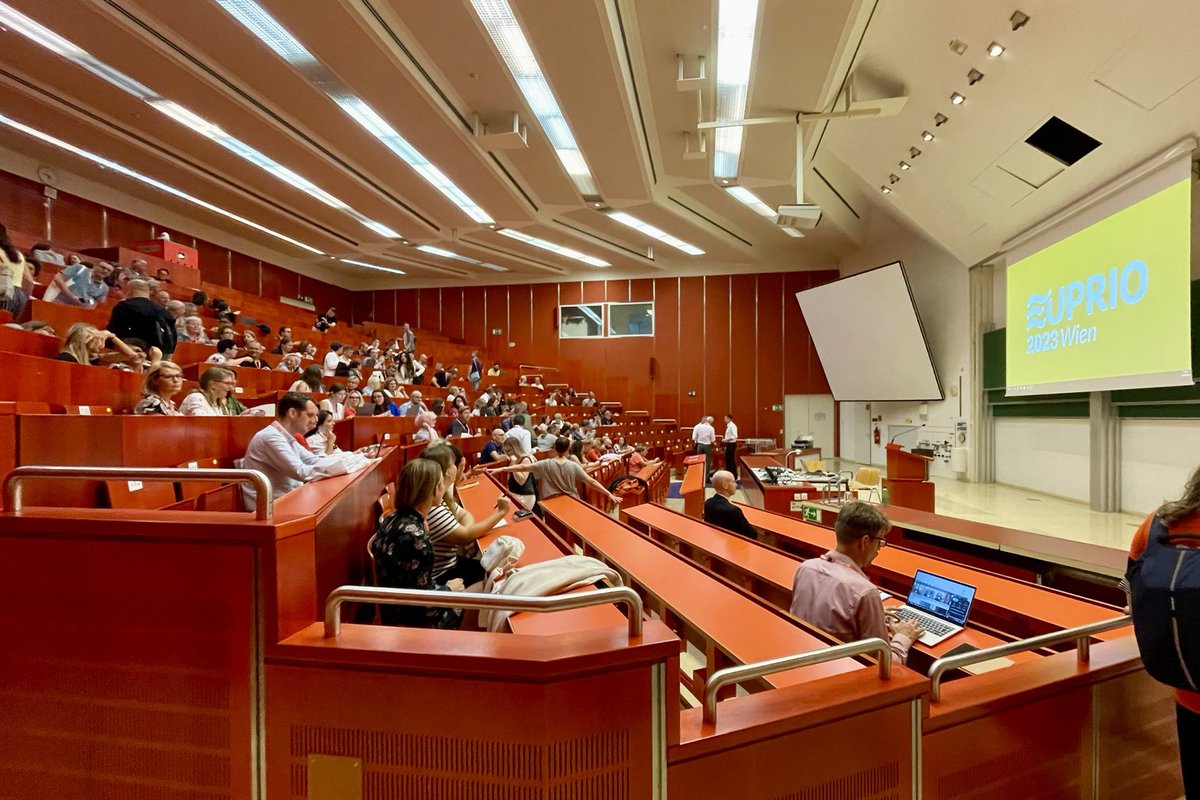 UdAndorra's tweet photo. Els responsables de comunicació de les universitats europees, també de la @UdAndorra, reunits a l’#EUPRIO2023 a la @tu_wien.
Fotos: @CaroGrand i @ubertrana. https://t.co/KM0QYjWZNn