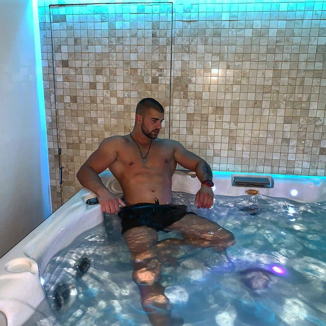 SerbianMuscle's tweet photo. Muscle hunk Miloš
#CrnaGora #Montenegro https://t.co/XlGrdLcCD3