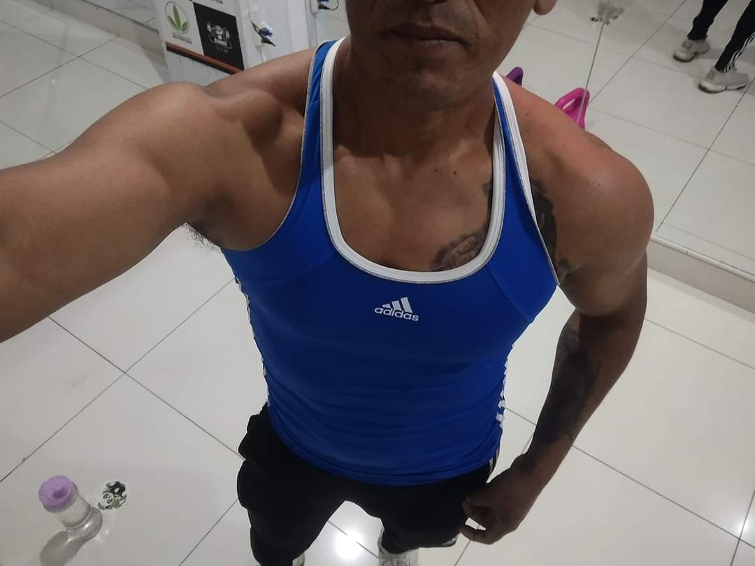 heterospacks30's tweet photo. Hetero engañado...quieren ver el PACK?🔥😈 #HeteroEngañado https://t.co/Kvv2OPQjqS