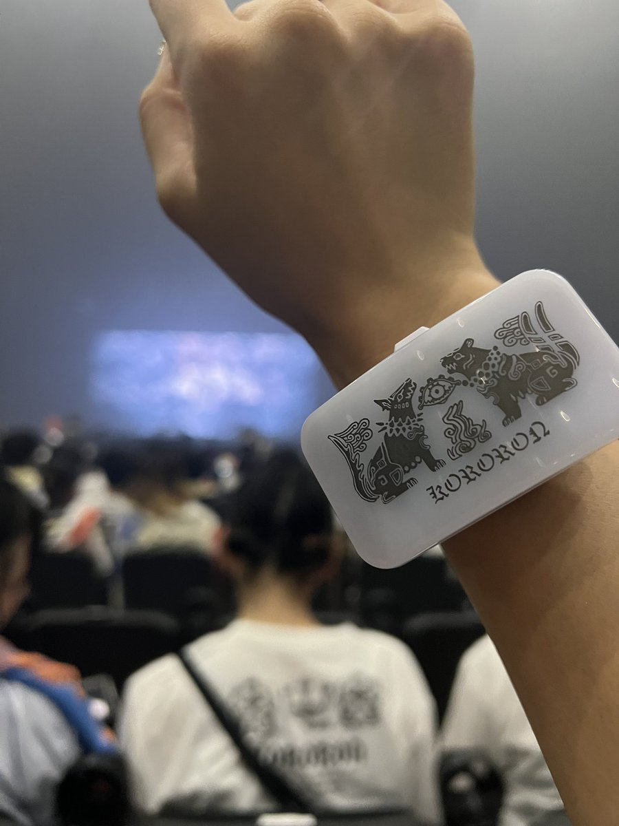 st__nozo's tweet photo. 初めてのEveライブ
周りもっとはしゃいでもいいんだよってくらい
わたしめちゃめちゃ興奮してたと思う。
次はもっと届くように叫びます🗣️
感想はめっっちゃ幸せ！！！！その一言！
そんな空間をくれたことに感謝🥲

花嵐も楽しみです😌
@oO0Eve0Oo

#EveArenaTour2023 #Eve #Eveくん #虎狼来 #花嵐 https://t.co/lP12hXQEsx