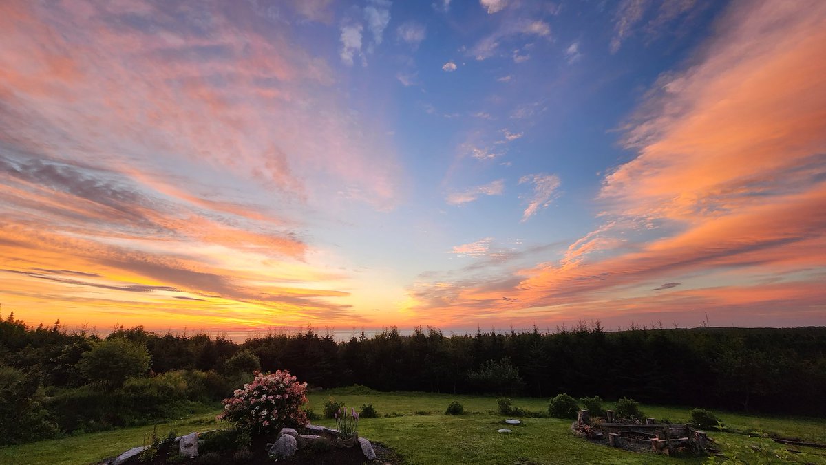 SuziVallance's tweet photo. @jasonrowphoto Sunrise in Portuguese Cove, NS https://t.co/2YBjS8mAdP