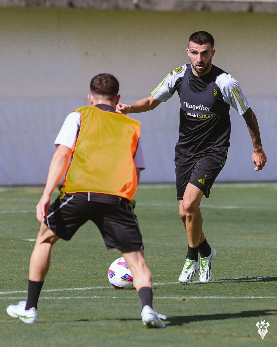 AlbaceteBPSAD's tweet photo. Semana de Belmonte 🔥⚽️

¡Con todo! 🤍

#AlbaceteBPValladolid https://t.co/vucF5FYKy7