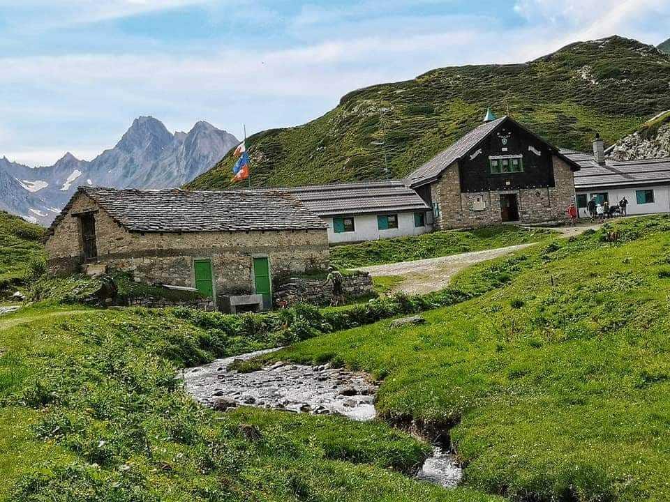 Saliinvetta's tweet photo. Al Rifugio Maria Luisa nel cuore della Val Formazza in Piemonte
Un luogo magnifico
Ci siete mai stati?
👉 https://t.co/QeYcXTXpNg
#valformazza #riale #montagna #trekking https://t.co/LYSf2BUi7F