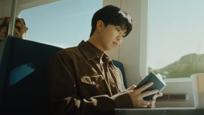 btschartsxdaily's tweet photo. 📊 #RM “Still Life” re-enters to Top 10 at #10 on this week's Billboard World Digital Songs Sales chart ! https://t.co/i3lEiuViFa