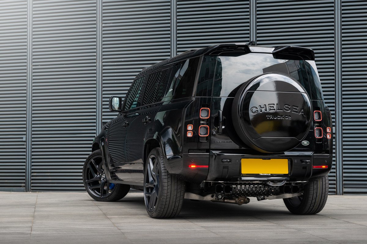 ChelseaTruckCo's tweet photo. For Sale:
Price: £139,990.00
2023 Land Rover Defender 110
Mileage: 150
Colour: Santorini Black Metallic Paint
Interior: Tan Perforated Windsor Leather

Huge Specification
(Over £30,000 of extras)

#ChelseaTruckCo
#KahnDesign
#LandRover
#Defender110
#LandRoverDefender
#DefenderV8 https://t.co/cHT7vTJmUB