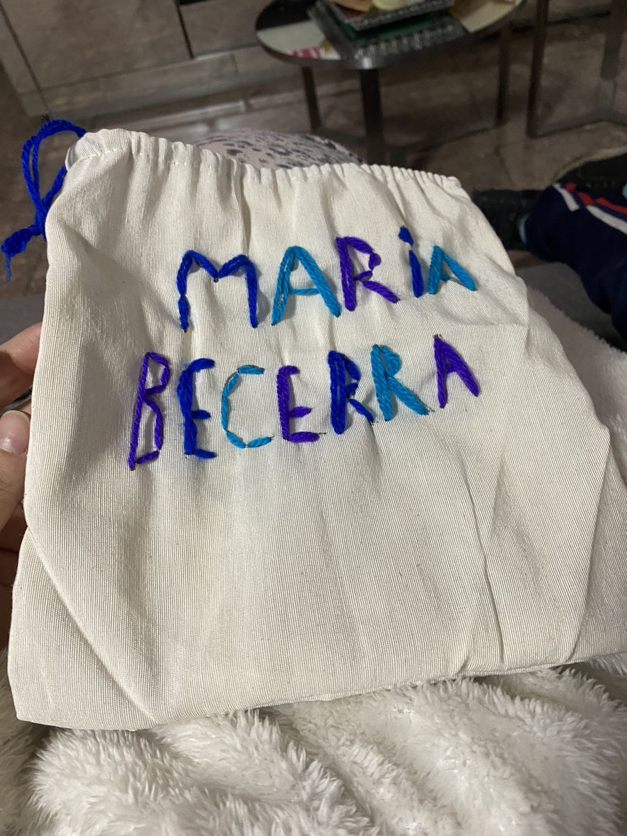 CoqettaLes's tweet photo. 9 años, va a ir al Festival EQUAL y le bordó una bolsita a @MariaBecerra22  te amo hijita jaja sos todo lo que está bien ♥️🫶🏻 https://t.co/XVrdxaxwCE