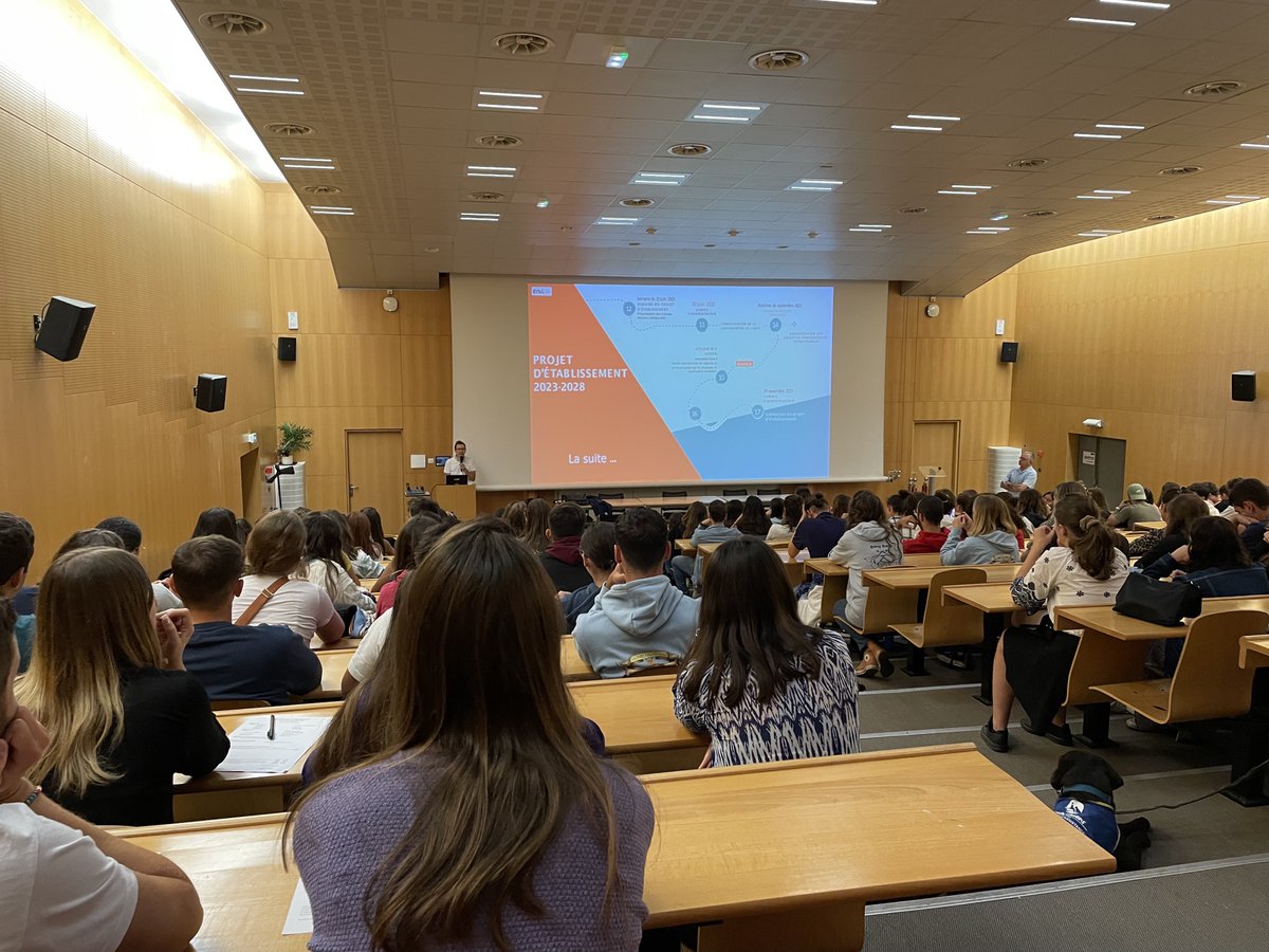env_toulouse's tweet photo. Rentrée universitaire 2023/2024 📚 – La semaine se poursuit avec la rentrée de nos étudiants de A3 accueillis ce matin par le Pr. Pierre Sans, directeur de l'ENVT.
Nous vous souhaitons une très bonne rentrée au sein de l’ENVT !
➡ En savoir plus : https://t.co/c416f9SLKX
#ENVF https://t.co/7Z0V6kIi2U