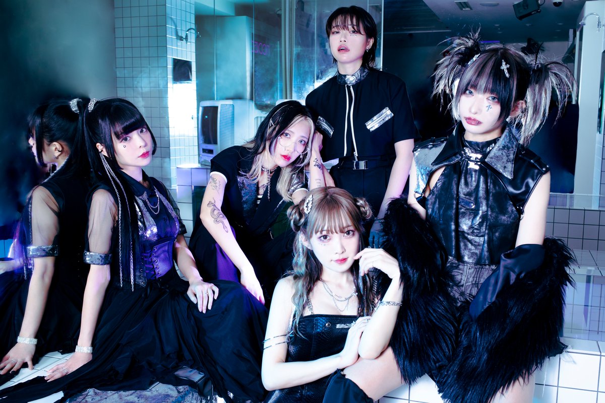 KILLTMELTLAND's tweet image. 【全体アー写公開】

KILLT MELT LAND
・Vocal P-SAMA(@Pikarin_shiina)
・Vocal RIE(@fujishirorie )
・Guitar RyO(@ry01204)
・Bass MRKM (@mrkm_bass)
・Drum YanoMe(@YanoMe_drums)

＼＼1000RT達成で、MV公開！／／

#KML 
#キルメル 
#KILLTMELTLAND