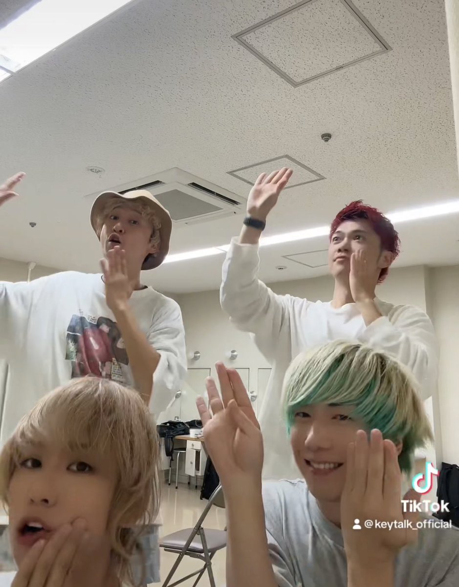 KEYTALKtweet's tweet photo. ハコワレサマー4人で踊ってみました！
　
#ハコワレサマー
#DANCEJILLION
#ダンジリ

https://t.co/BjZuGzFYJI https://t.co/iX5mC64Lu1