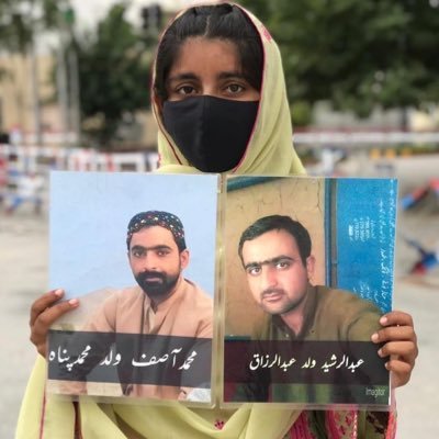mmatalpur's tweet photo. #ProtestInIslamabad A 3 day token Hunger-Strike outside Press Club by @sairabaluch_ and, Mahliqa & Mahgul, daughters of Asif and Rasheed Baloch for #ReleaseOfAsifAndRasheed who were disappeared in August 2018.
Repressive times thwart people from showing support but these are
1/2 https://t.co/1uGH1i0iht