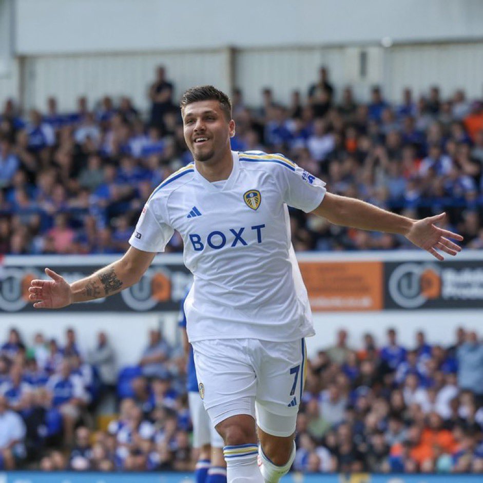 Joel Piroe sets off the Leeds Away End! @Millwall Football Club @Leeds