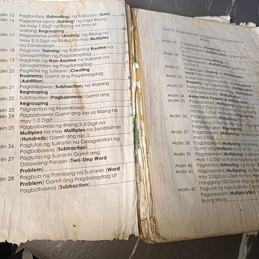 Nanghihingi si Sara ng 150 million confidential fund. 

Samantala, ganito ang libro ng mga mag-aarál--