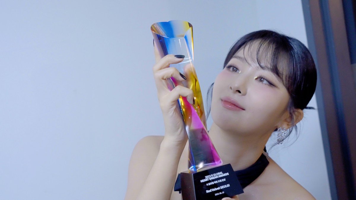 RVsmtown's tweet photo. [RV Days] SEULGI's '2023 K GLOBAL HEART DREAM AWARDS' Behind

https://t.co/xRk8cZ7up7

#슬기 #SEULGI
#레드벨벳 #RedVelvet 
#하트드림어워즈 #HEARTDREAMAWARDS2023 https://t.co/WyapZ7i94M