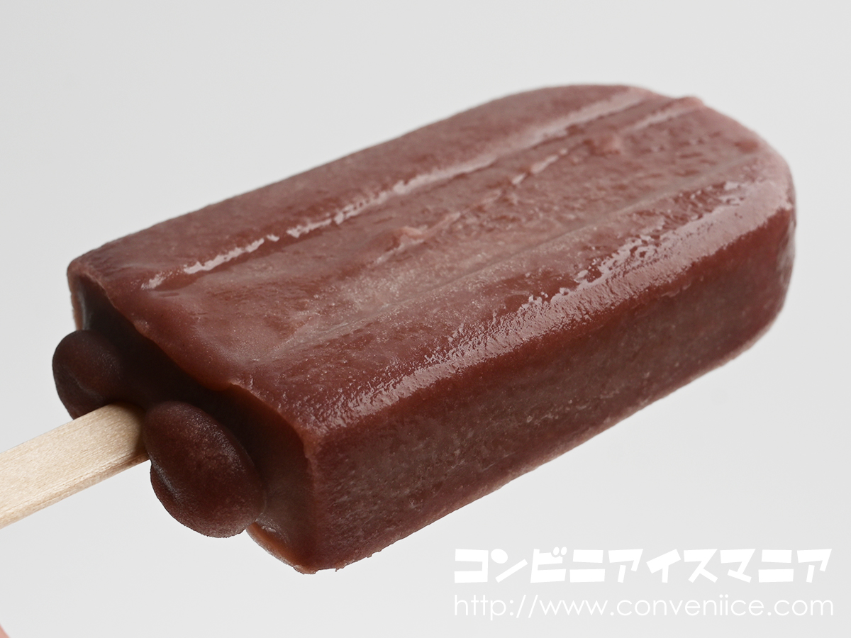icemania's tweet photo. こしあん派の皆様！井村屋『こしあんバー』（数量限定）がバリうまです！（そして...硬い）井村屋の自家製「生あん」で仕立てたこだわりの味。きめ細かく、こしあん特有のなめらかでしっとりとした質感が魅力。あんこをそのまま、ぎゅっと冷やし固めた感じ。あんこ党の人はお見逃しなく。あずきバー発売50周年記念商品として「数量限定」なのでお早めにGETしましょう！そして食べ終えた後、何故か普通の「あずきバー」も（粒を欲して）食べたくなります...。