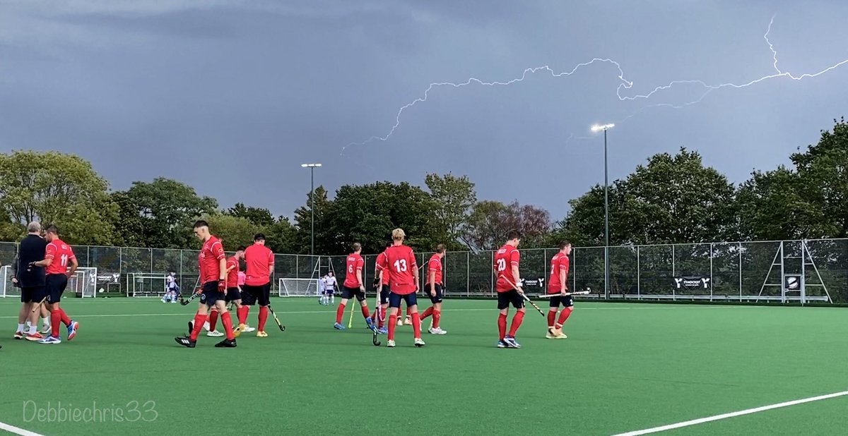 debbiechris33's tweet photo. Thunderbolts and lightning………@OxtedHC @Y1Hockey @SouthgateHC #summersport #hockey #waterproofs #Nikon #nikonsportsphotography https://t.co/4oq1QF0HoD