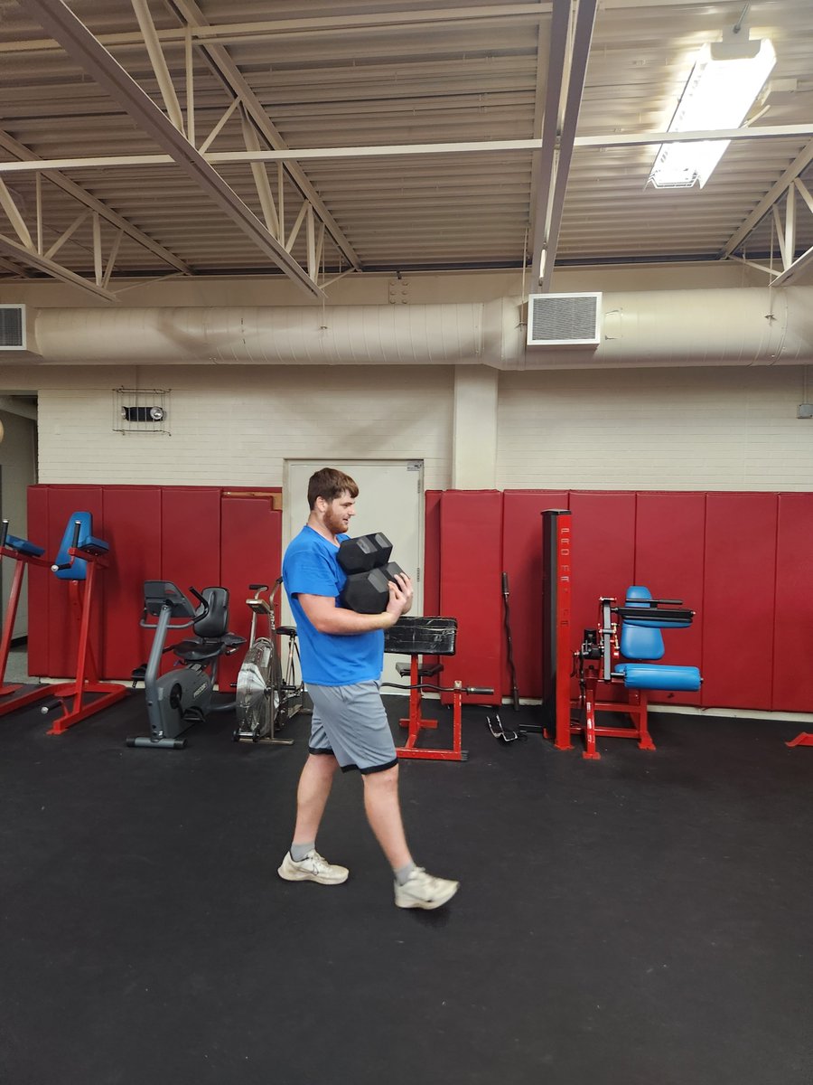 EBStrength's tweet photo. Sometimes you have to get creative when the dumbbells only go to 100lbs! 30 Bucs in the room today! #BucTough https://t.co/3KpxSTpAPN