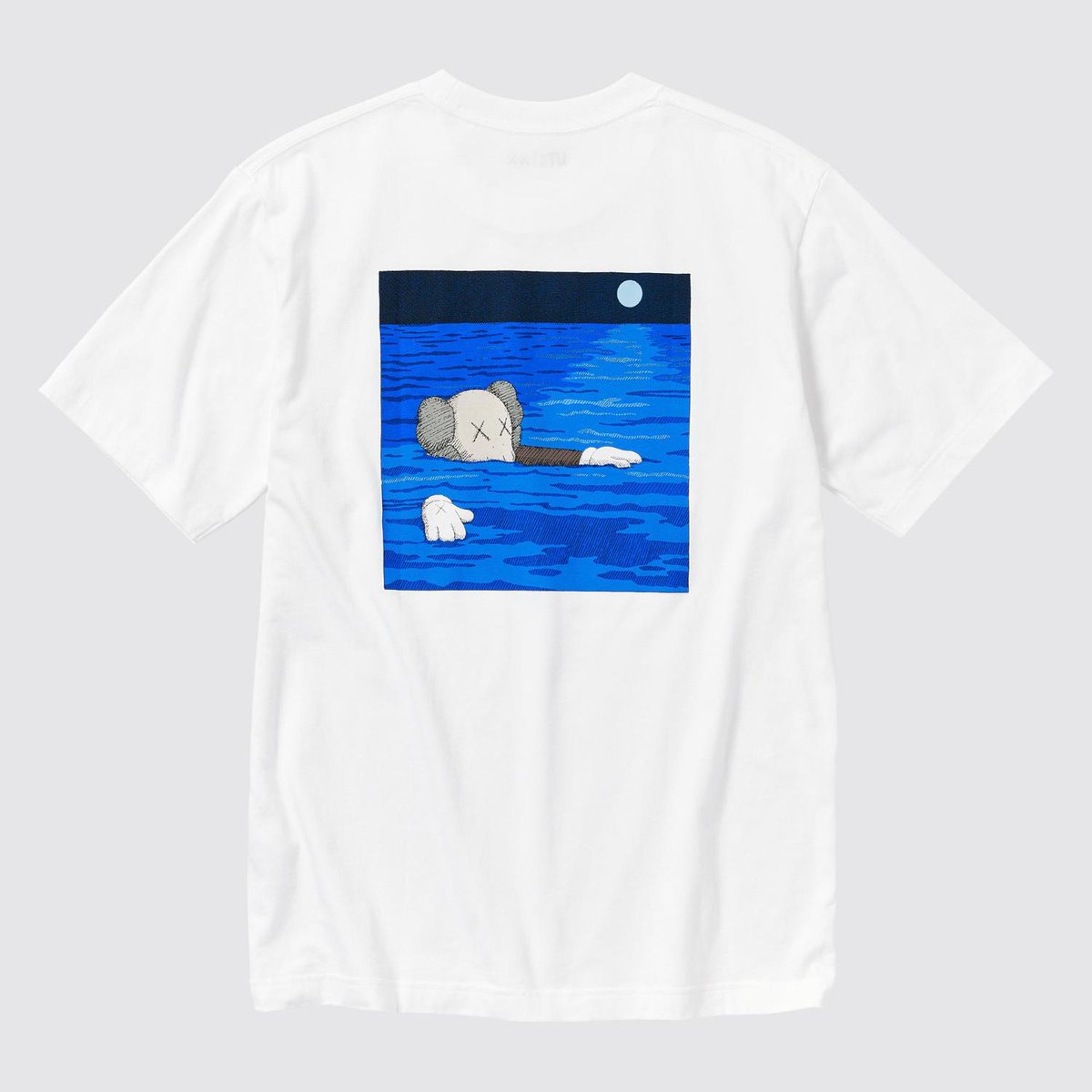 fashionsnap's tweet photo. ユニクロ「UT」がKAWSとのコラボアイテムを発売、新作アートブックの世界最速先行販売も 
https://t.co/RttRr6ymyx https://t.co/ljCLmB4dvR