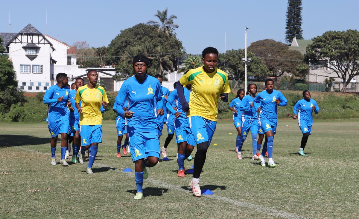 BackpageMedia's tweet photo. Mamelodi Sundowns Ladies train ahead of their 2023 CAF Women’s Championship League COSAFA Qualifier 👆🏻

📸Muzi Ntombela/BackpagePix

#WomensFootball #MamelodSundownsLadies #CAFWomensChampionship #CAF #COSAFA https://t.co/8NgqxKojcr
