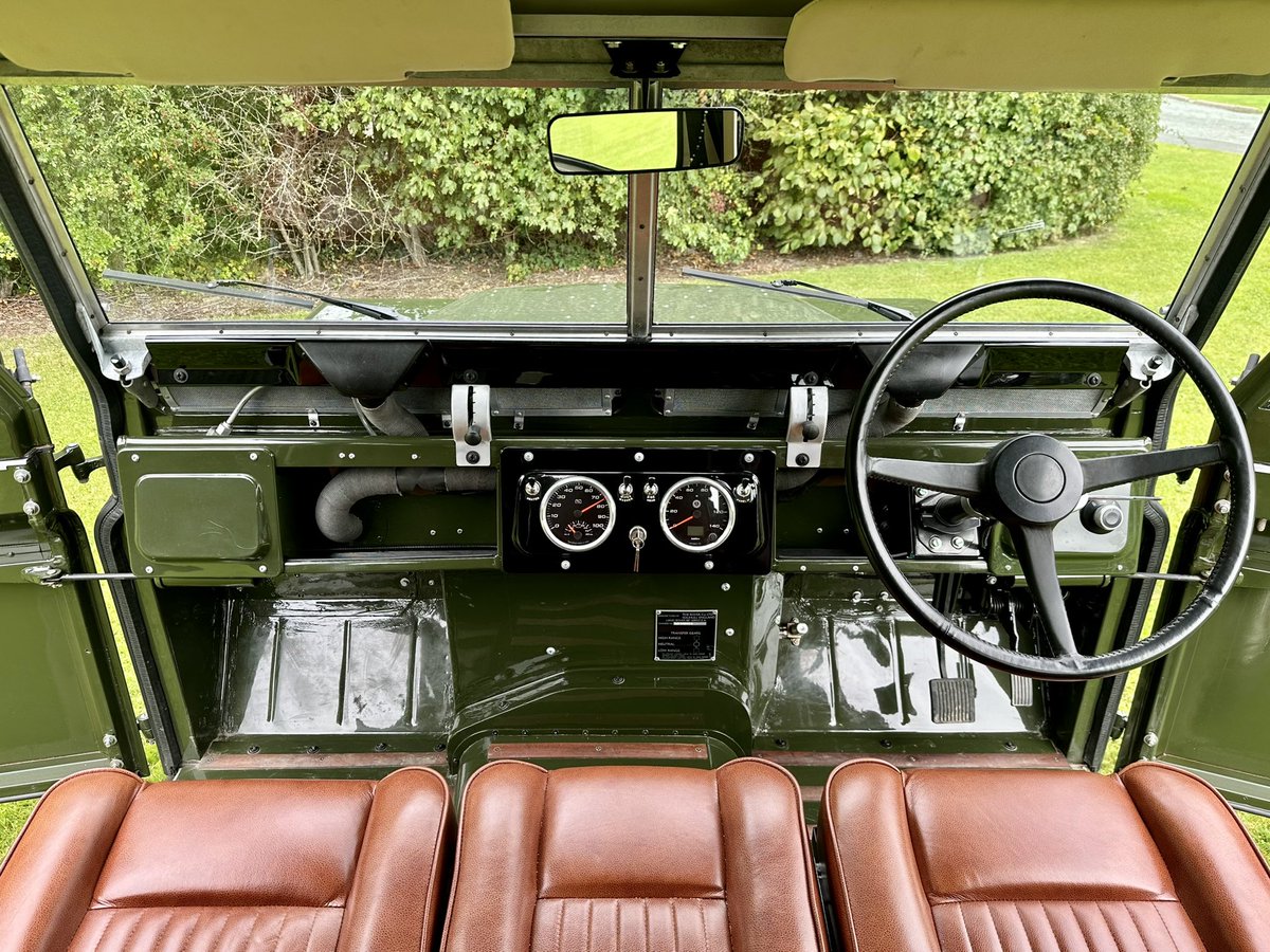 elecclassiccars's tweet image. Proof that electric cars don’t need big touch screen dashboards. Electric Land Rover Series 2a cockpit. 😎😉👍 #landrover #landroverseries2a #electriclandrover
