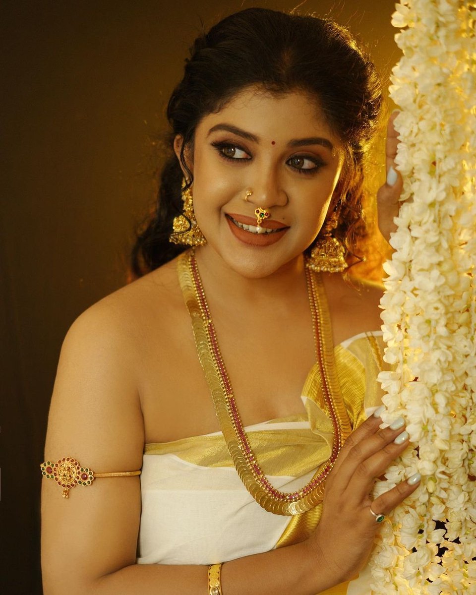 IamGayathriShan's tweet photo. Happy Onam Dears ❣️ #OnamVibes https://t.co/WIMfE4Btb4