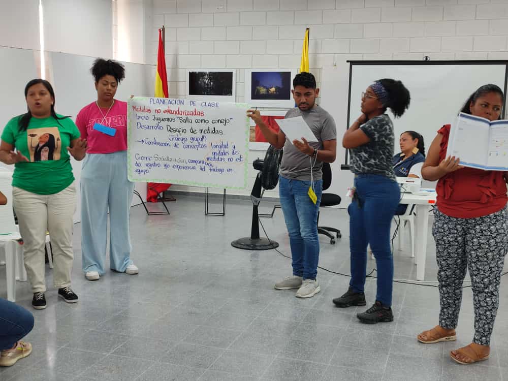 BEATRIZBERNAL26's tweet photo. En la IE Politécnico del Pozón trabajamos en CDA #Ver #Comprender  #Transformar y #Compartir #Trayectoriainicial #Trayectoriabàsica @PTA_Colombia @Marianella04 @EvelynAriza2 @rodolfonobo @LondonoYerry @JohanaCifuente5 @DIANAECHAVARRIA @agfre90 @ingridpcalderon @Daz4Grace https://t.co/5Gpr000v6I