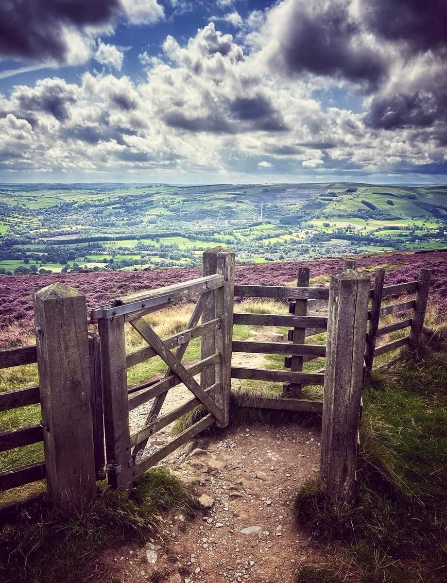 #derbyshire #uk #peakdistrictnationalpark #peakdistrictphotography #ukphoto #nature #NaturePhotography #NatureBeauty #naturelovers #scenic #scenicviews #countryside #countrysidephoto