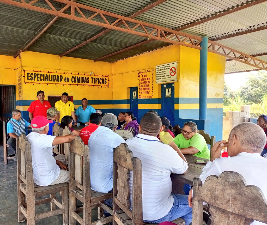 HoffmanJoseV's tweet photo. Reunión con el Equipo Político @PartidoPSUV de El Yagual, en dónde se realizó un  análisis y evaluación de las últimas actividades realizadas, además  la  planificación de las próximas acciones sociales y políticas
#VenezuelaVenceremos
@NicolasMaduro
@dcabellor
@eduardopiate2 https://t.co/0a2W0YpW7i
