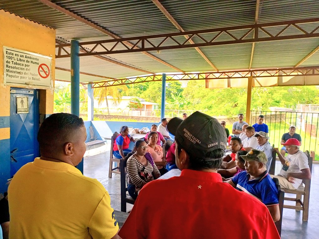 HoffmanJoseV's tweet photo. Reunión con el Equipo Político @PartidoPSUV de El Yagual, en dónde se realizó un  análisis y evaluación de las últimas actividades realizadas, además  la  planificación de las próximas acciones sociales y políticas
#VenezuelaVenceremos
@NicolasMaduro
@dcabellor
@eduardopiate2 https://t.co/0a2W0YpW7i