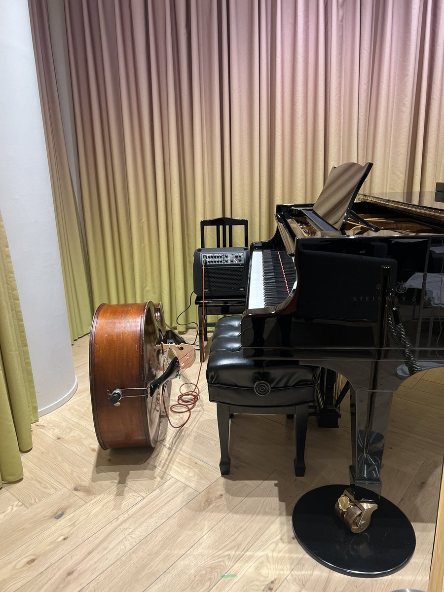 ChihiroYamanaka's tweet photo. ��夜21:00から@UNIVERSAL_JAZZ Instagramアカウントにてインスタライブです❤️ベースは江野口美穂ちゃん@mihobass ただいま準備中です🥰どうぞよろしくお願い申し上げます✨カメラが落ちたらすぐに拾って演奏続けます❣️ https://t.co/6NXOAE8Rc1