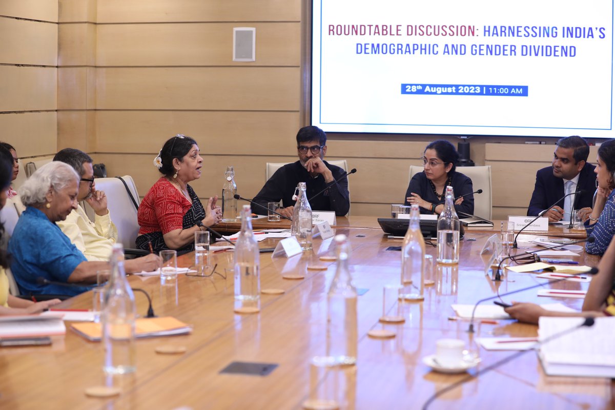 Addressing #youth unemployment, the roundtable stressed bridging the degree-job gap. While #finance isn't the primary concern, the scarcity of skilled human power is. There were also strong recommendations for more #gender-focused data & annual reporting, highlighting the