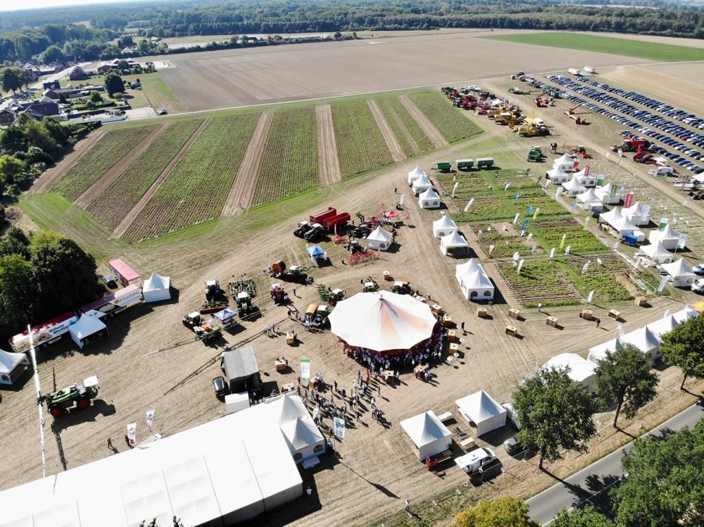 Donderdag 31 Augustus zijn we aanwezig op de Weuthen Kartoffeltag 2023. Komt u ook? We staan voor u klaar.

Donnerstag, 31. August, sind wir beim Weuthener Kartoffeltag 2023 dabei. Kommen Sie? Wir sind für Sie da.

weuthen-gmbh.de/aktuelles-allg…