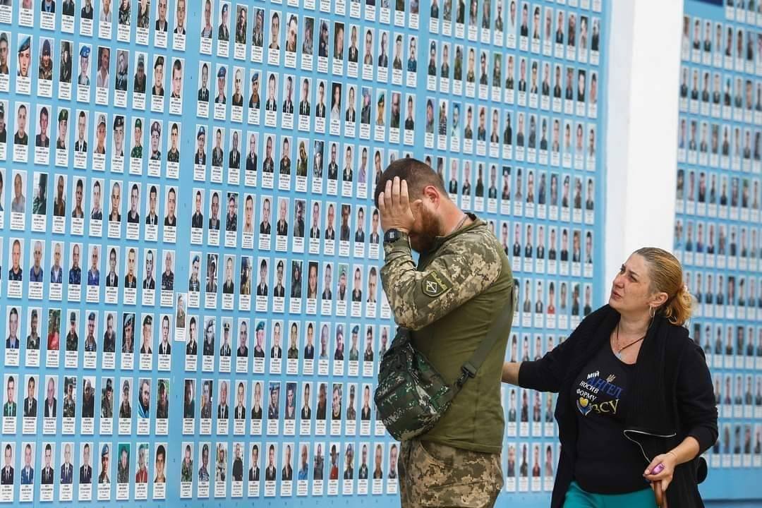 Today, on the Day of Remembrance of the Fallen Defenders of Ukraine, the bodies of 84 fallen soldiers have been returned to Ukraine.

📷 Valentyn Ogirenko/Reuters