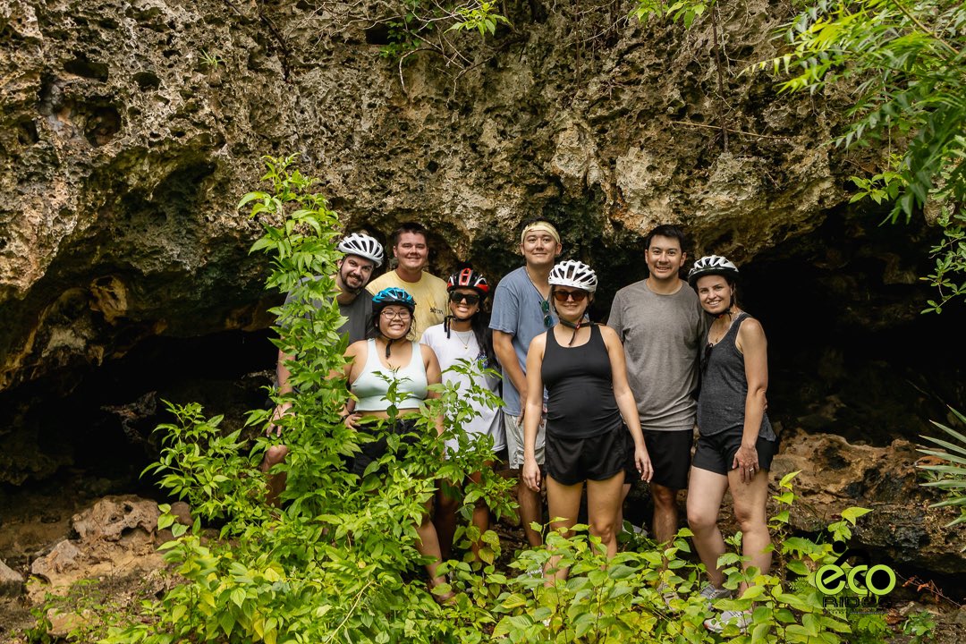 We always like to say’ “A family that rides together stays together” ❤️#family #ecoridescayman #letsride #grandcayman #caymanislands
.
.
.
#biketoursincaymanislands #thingstodocaymanislands #caymankind #ecotours #bicycletours #cyclingincaymanislands #cycling #exercise