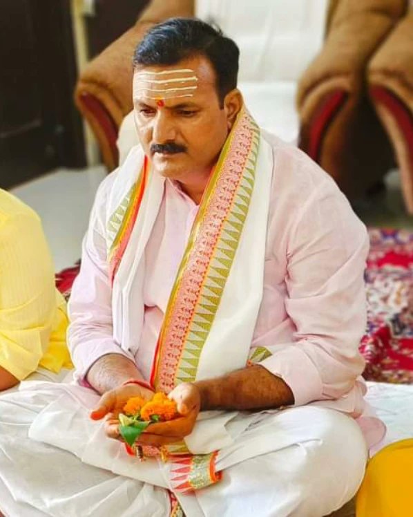 समाजवादी पार्टी से जुड़े सभी ब्राह्मण नेताओं को श्री अखिलेश यादव जी से मांग करनी चाहिए कि स्वामी प्रसाद मौर्य को पार्टी से निकालें अन्यथा आप लोगों को सपा से सामूहिक त्यागपत्र दे देना चाहिए।
<a href="/narendramodi/">Narendra Modi</a>
<a href="/AmitShah/">Amit Shah</a>
<a href="/JPNadda/">Jagat Prakash Nadda</a>
<a href="/Bhupendraupbjp/">Bhupendra Singh Chaudhary</a>
<a href="/idharampalsingh/">Dharampal Singh</a>
<a href="/BJP4UP/">BJP Uttar Pradesh</a>
<a href="/BJP4India/">BJP</a>