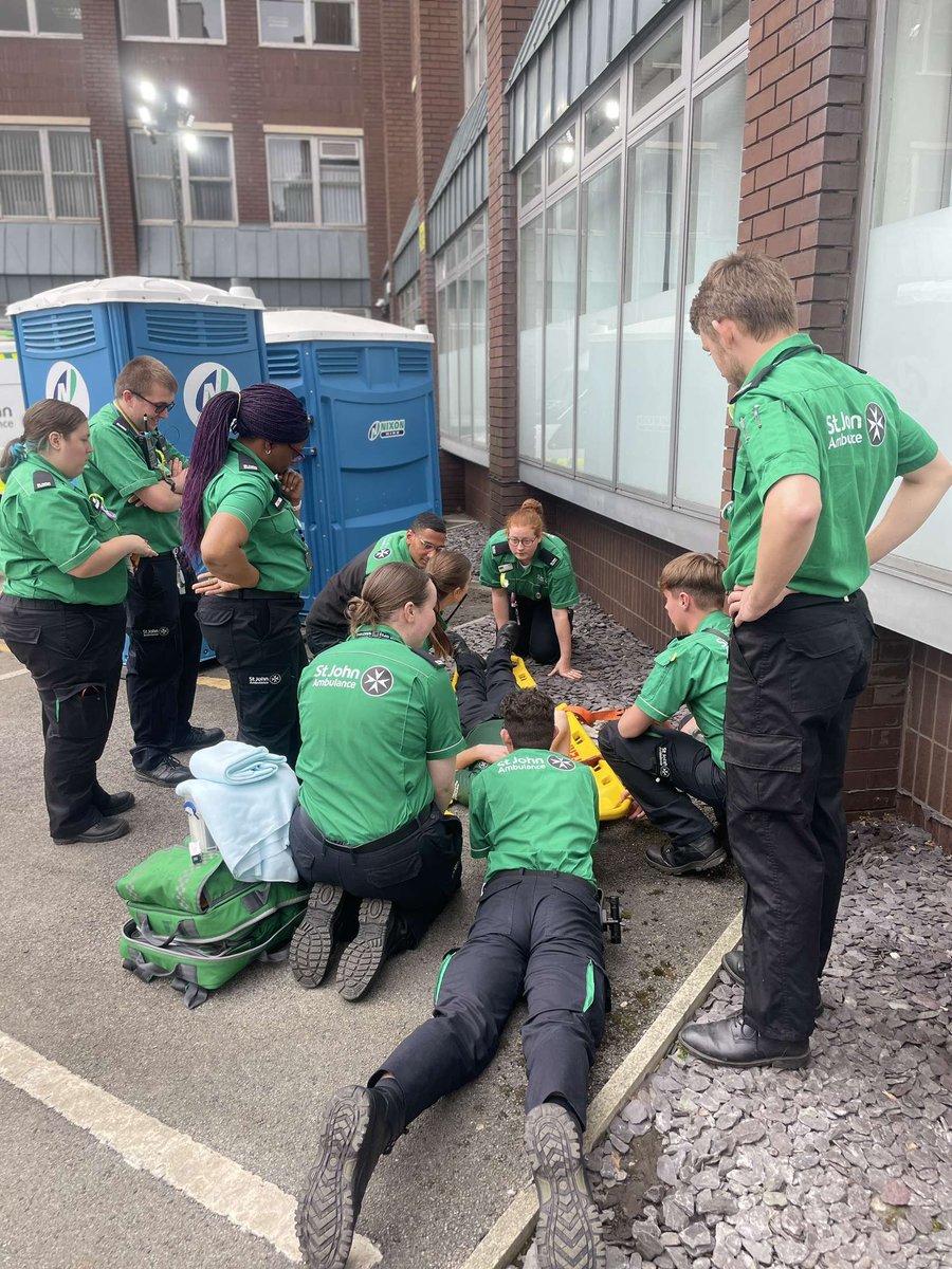 maxgw79's tweet photo. It was an amazing 4 days supporting MANCHESTER PRIDE supply FIRST AID to the members of the public and everyone who was celebrating MANCHESTER PRIDE over the 4 days. Really enjoyed it see u next year🚑💚🏳️🌈
#manchersterpride #stjohnambuance #SjaPride https://t.co/zNwaWHVYou