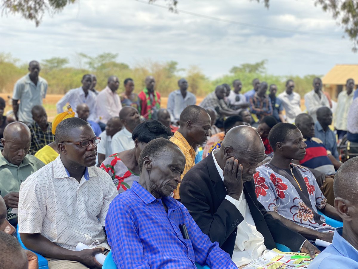 burton_dpoet's tweet photo. Civil Service Organizations like @ESAFFUG  @pelum_uganda @giz_uganda will be traversing the seven districts of Lango region handling &amp; sensitising esp. women &amp; youth farmers about landrights...spread the word! @943qfmlira
@Voiceoflangofm @ntvuganda

#ESAFFUG
#LandAwarenessWeek23 https://t.co/vqq9f0s5mC