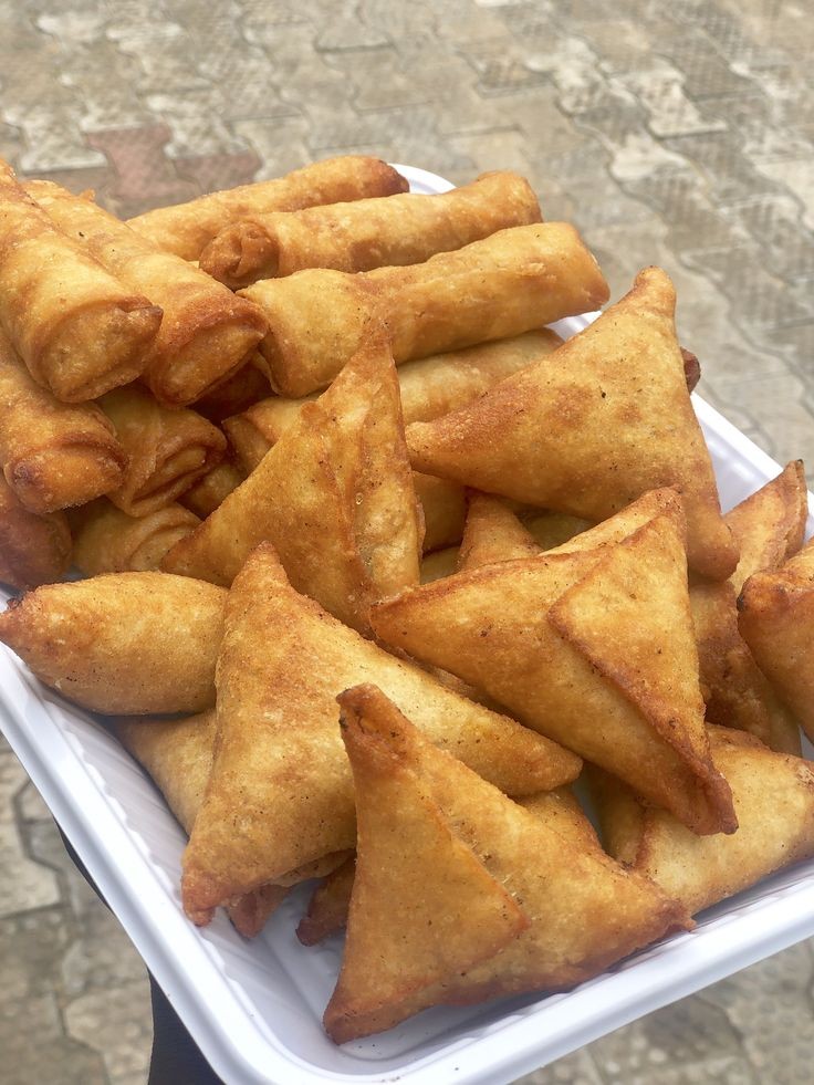 247chopsN's tweet photo. Unfried Samosa and Springrolls is Available daily for pick up
Price : 3500 for 25pcs
Location: Ilorin
Contact: 09153460195
Wholesale deals also available https://t.co/rfnh8EDoWP