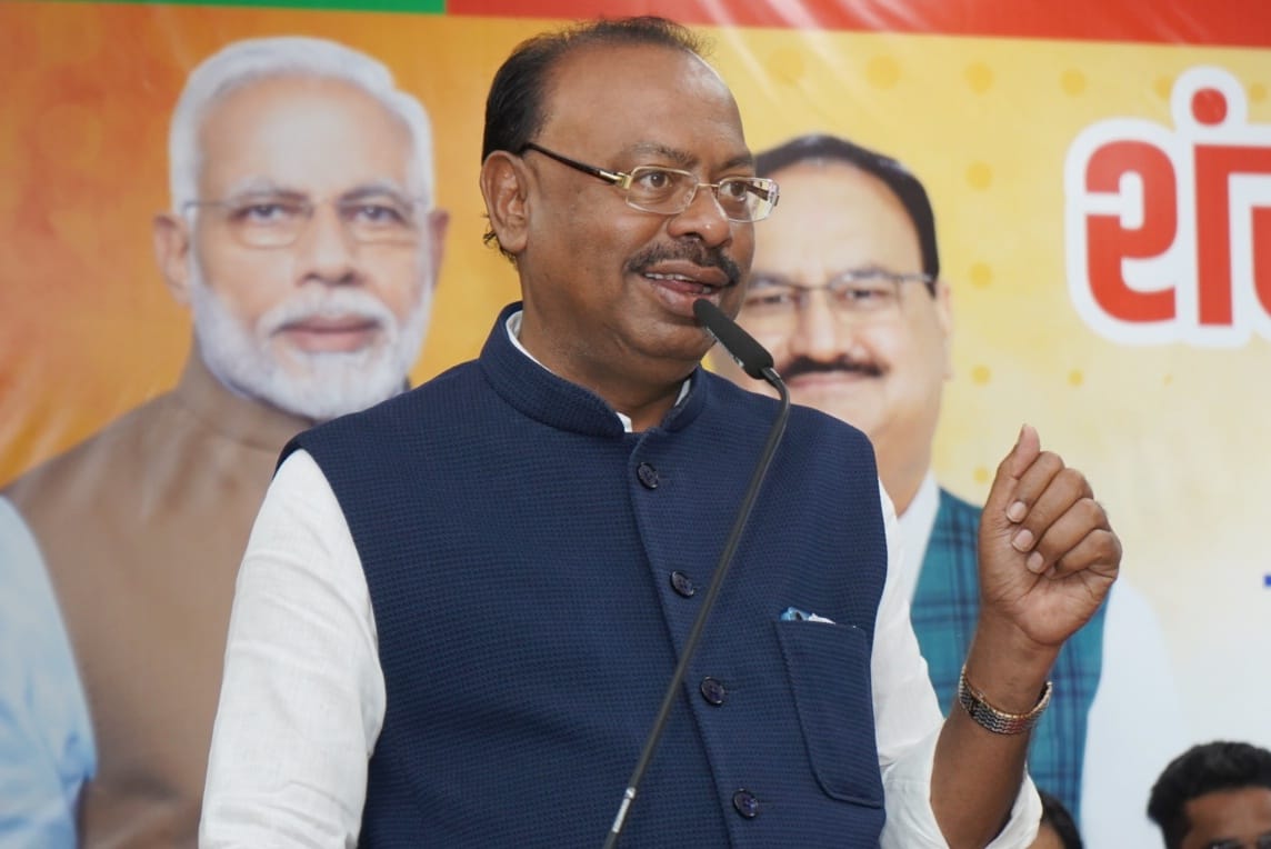 cbawankule's tweet photo. भाजपा प्रदेश कार्यालयात ‘शंखनाद’ अभियानांतर्गत सोशल मीडिया पदाधिकाऱ्यांच्या कार्यशाळेचे उद्घाटन केले. पंतप्रधान मा. @narendramodi जी भारत जगातला सर्वोत्तम देश व्हावा यासाठी प्रयत्न करीत आहेत, त्यांच्या या संकल्पाला साथ देण्यासाठी सोशल मीडियाच्या माध्यमातून बळ द्यावे. केंद्र सरकारच्या योजना व भाजपाचे ध्येय जनमानसापर्यंत पोहचविण्यासाठी सर्वोत्तम कार्य करावे, असे आवाहन सोशल मीडिया सेलच्या पदाधिकाऱ्यांना केले. 
यावेळी प्रदेश सरचिटणीस @ivikrantpatil , @AdvMadhavisnaik , प्रदेश सोशल मीडिया आईटी सेल प्रभारी @shweta_shalini , प्रदेश सोशल मीडिया संयोजक @PrakashGade13, शंखनाद अभियान क्षेत्र प्रभारी @ujjwalpareek, वालंटियर सहभागिता क्षेत्र प्रभारी @iShashiShekhar,  मुख्यालय प्रभारी @ravindranaspure, प्रदेश उपाध्यक्ष राजेशजी पांडे, @DhanrajVispute, प्रदेश आईटी सेल संयोजक @tejasmalvi_bjp यांच्यासह सोशल मीडिया सेलचे प्रमुख पदाधिकारी उपस्थित होते.