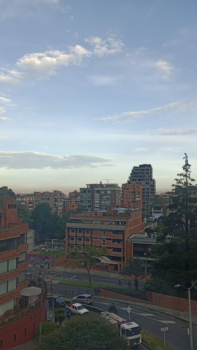 jaiandres315's tweet photo. #Bogota #buenosdiaa   #6:14 AM https://t.co/JuZHdnOawR