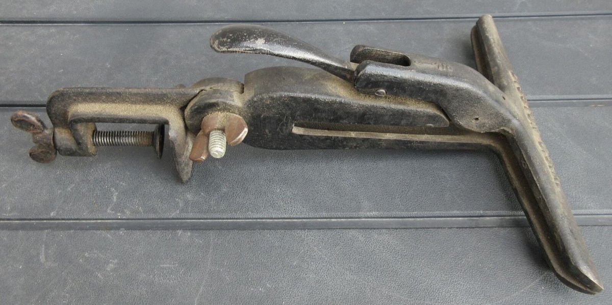 farmfinds62's tweet photo. Antique Disston No 2 Saw Vise Clamp Wood Blade Sharpening Tool Iron Made USA https://t.co/dqieTfElko… #eBay via
@eBay
#carpenter #woodworking #wood #DIY #Homerepair #Craftsman #Disston #tools #tools https://t.co/OgMdN5Kle3