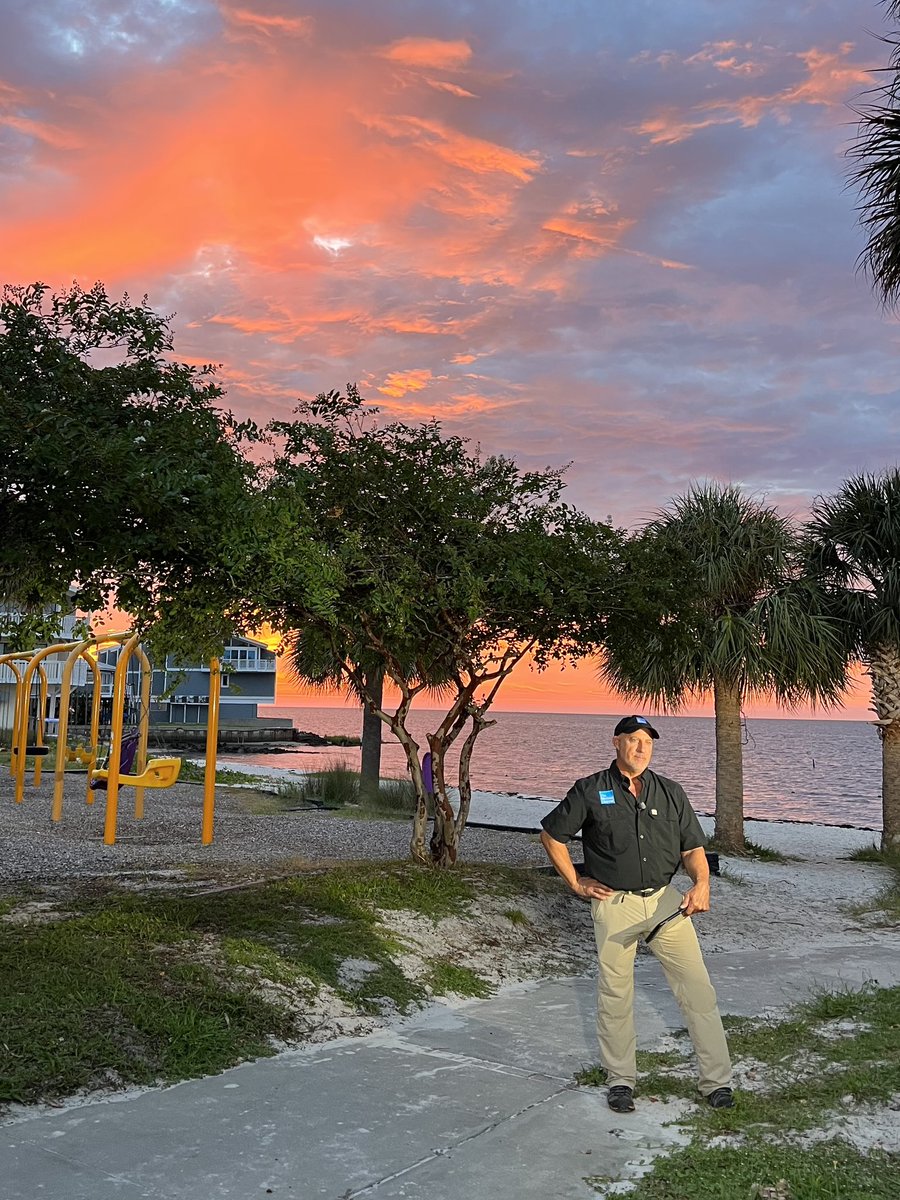 Calm before the storm - live w/ <a href="/JimCantore/">Jim Cantore</a> in Cedar Key, FL on <a href="/weatherchannel/">The Weather Channel</a> ahead of #HurricaneIdalia