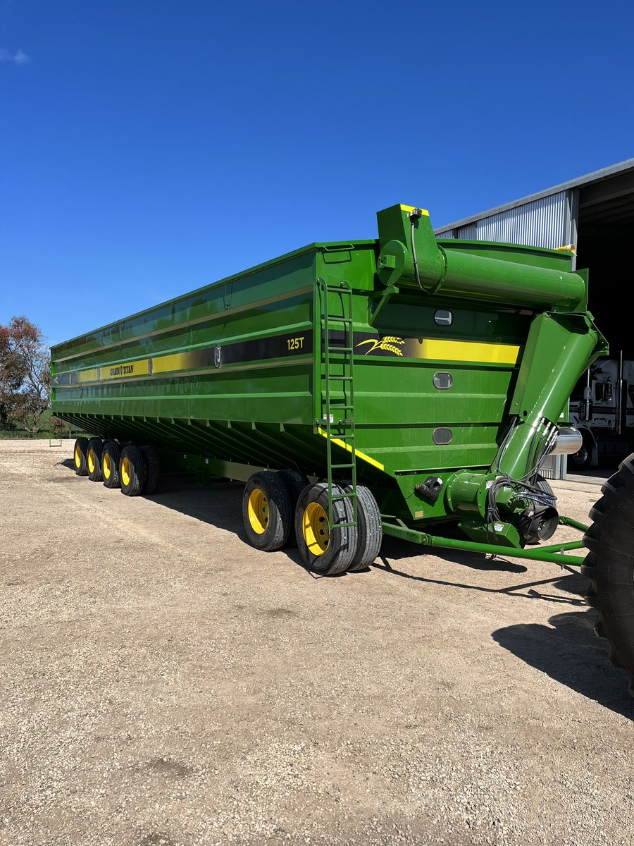 Pretty happy with the new bin from <a href="/TrufabEng/">Trufab Engineering</a>. Hopefully get to fill it a few times this harvest. 🤞🏼