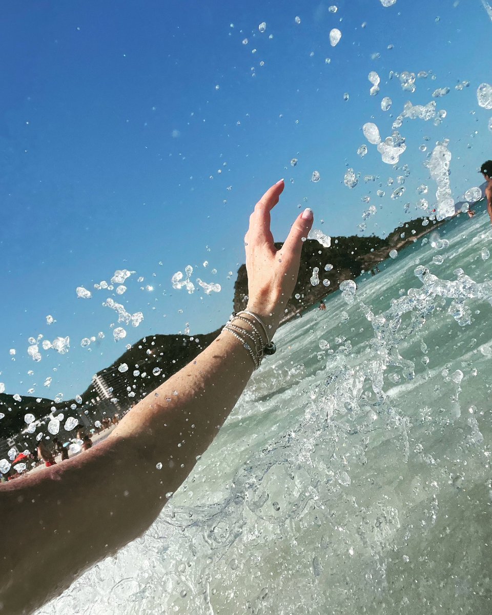 xxToriaxx's tweet photo. Throwback to 10days ago when I was playing in the sea off #Copacabana beach 🥺🥰
I will get round to posting some trip pics at some point! 🫣
#travel #riodejaneiro #brazil #southamerica #lovelife #DJELL #luckysis #siblings https://t.co/FNls6CBOby