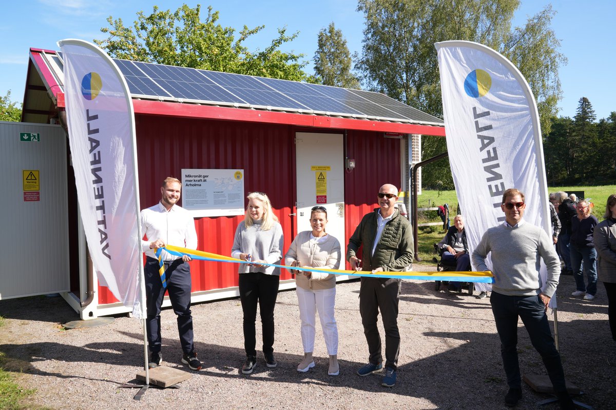 Vi är igång! 
På ön Arholma har vi driftsatt ett lokalt småskaligt energisystem, så kallat mikronät, med smart styrning, solceller och batterier för att kunna lagra energi. 

vattenfalleldistribution.se/om-oss/nyheter…